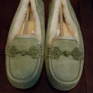 UGG Suki Slippers